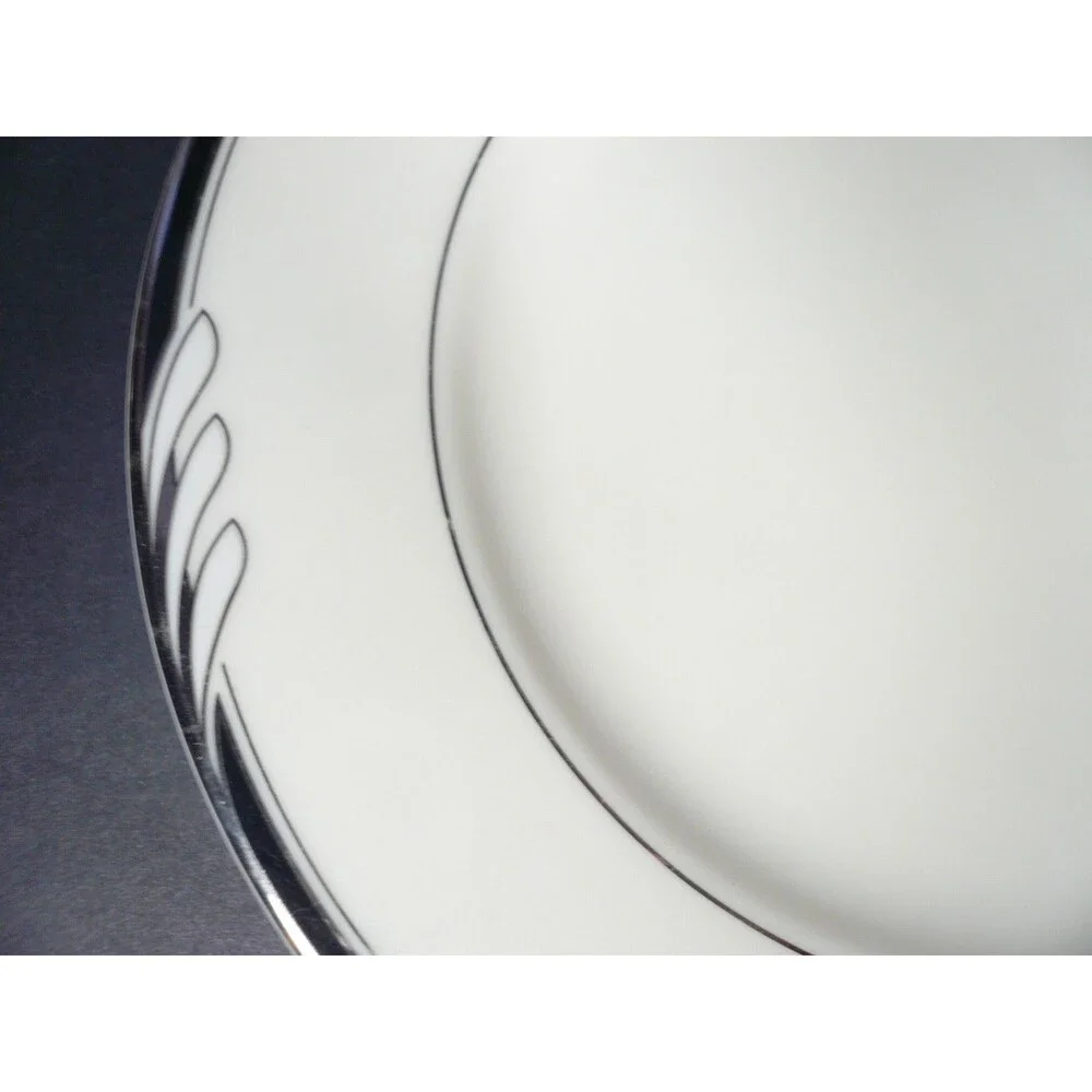 Oscar de la Renta Fine Ivory Hospitality Platinum Black 4 Salad Plates LAF-13